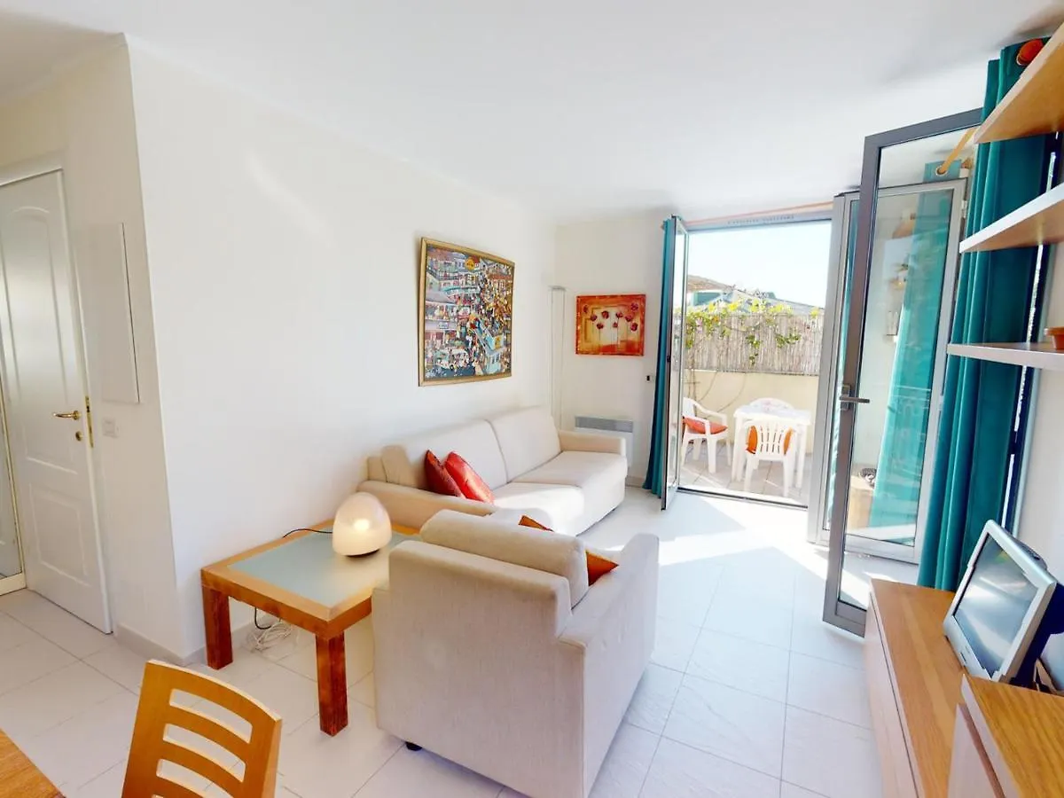 Charmant 2 Pieces Avec Terrasse, Jardin Et Parking Dans Residence Avec Piscine A Menton - Fr-1-196-313 France