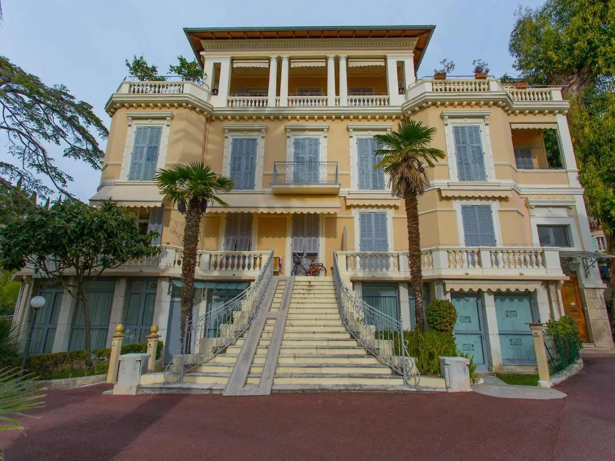 Charmant 2 Pieces Avec Terrasse, Jardin Et Parking Dans Residence Avec Piscine A Menton - Fr-1-196-313